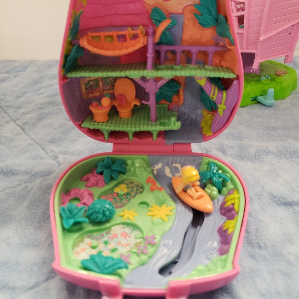 1996 Polly Pocket Bluebird Vintage BackPack with one figure